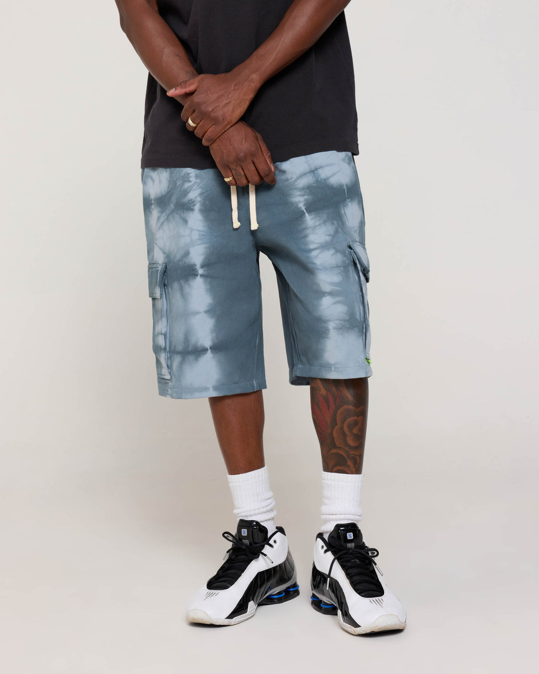 INDIGO DYED CARGO SHORTS