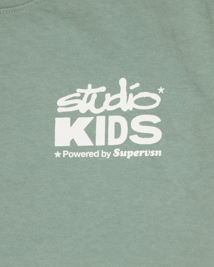 STUDIO KIDS MANIFEST TEE