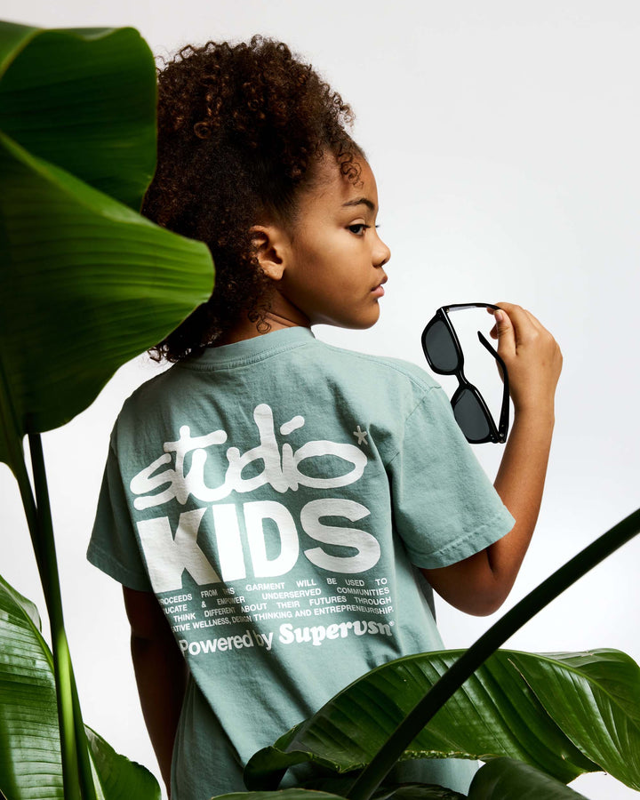 STUDIO KIDS MANIFEST TEE