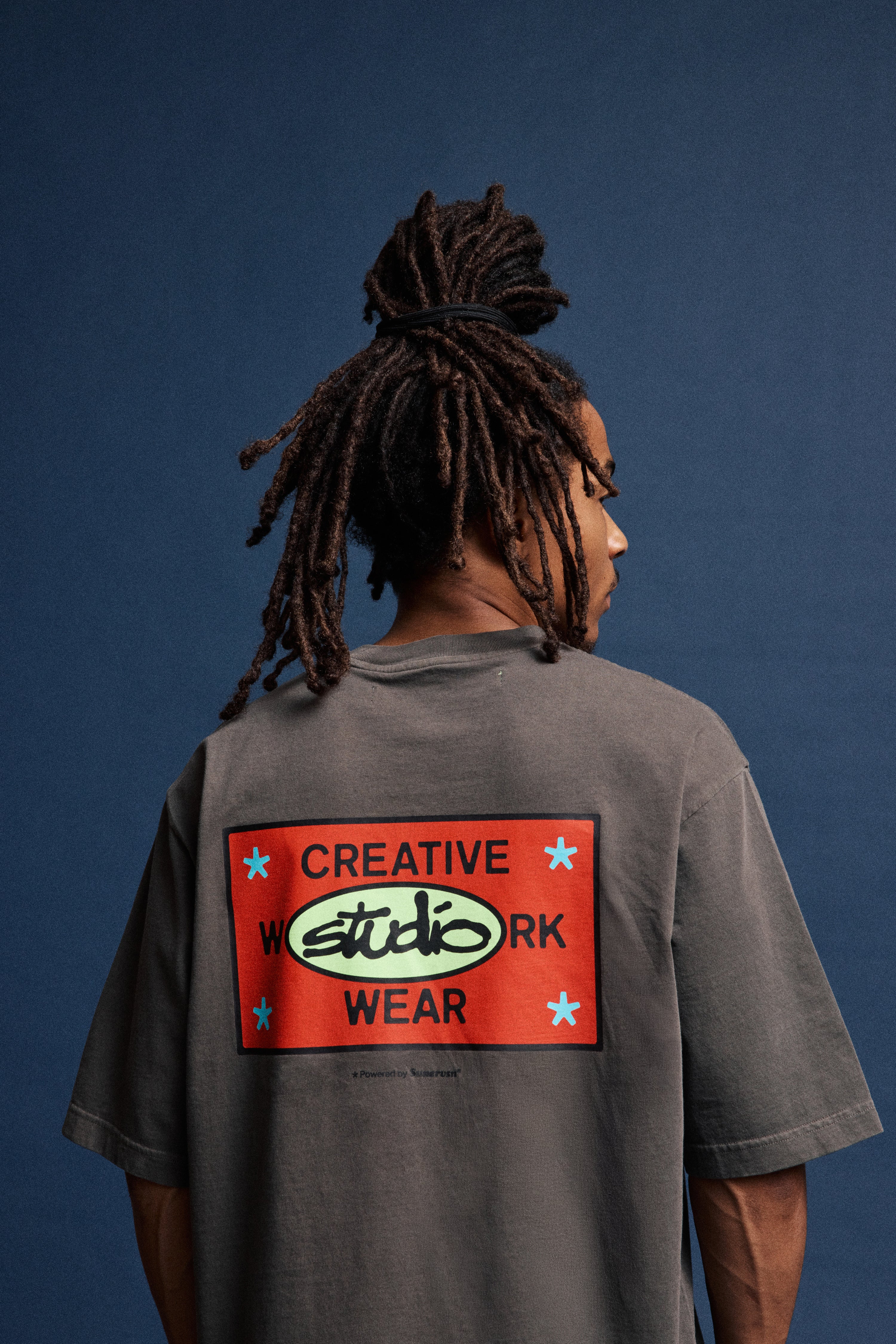 STUDIO LABEL LOGO TEE