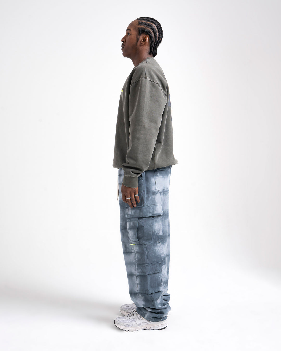 INDIGO DYED CARGO PANTS